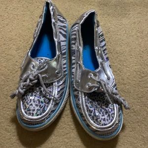 Justice size 5 girls leopard boat shoes